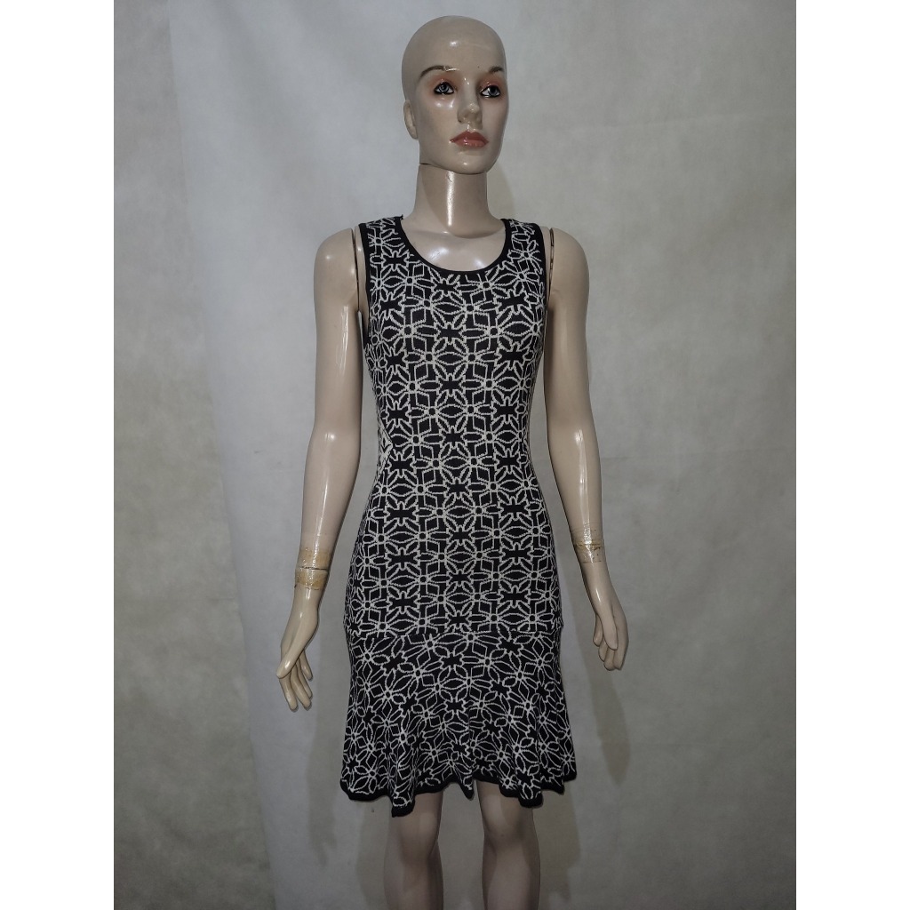 Vestido branco preto CLOCK HOUSE veste entre PP e P estilo lãzinha usado bom estado