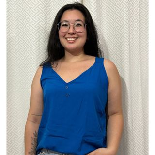 Regata Feminina Plus Size Lisa Com Botao Alça Larga 100% Viscose Decote V