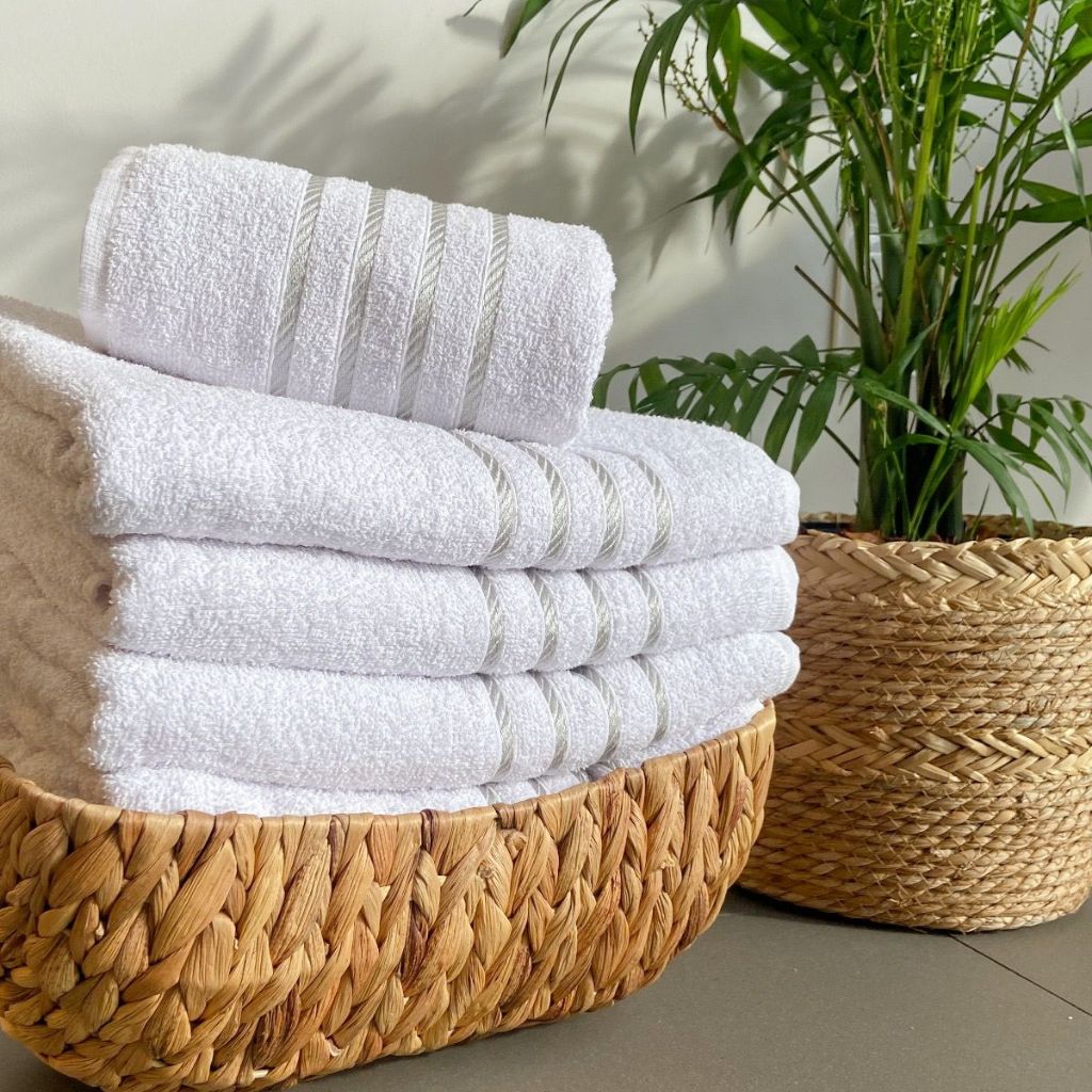 Kit 4 Toalhas de Banho Branca Grande 70 x 130 cm 100% Algodão Alta Absorção