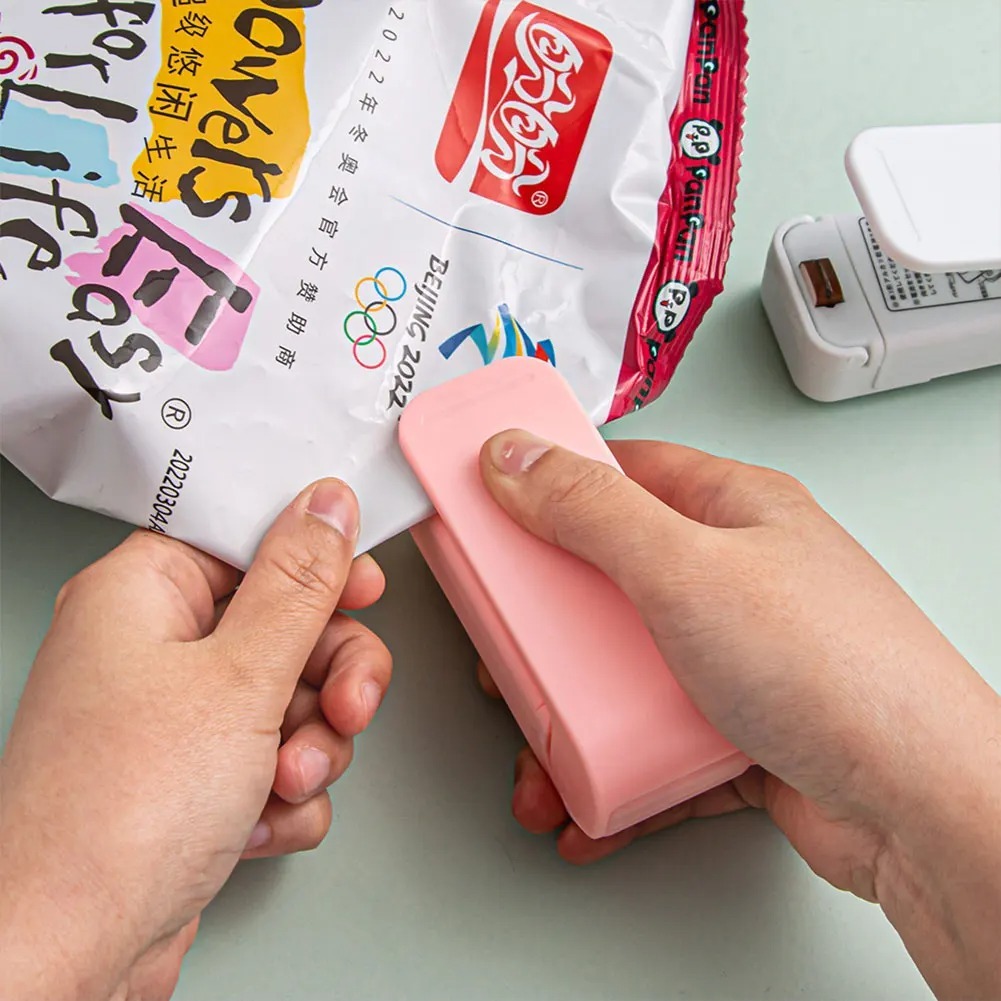 Mini Seladora Portátil Com Imã 9x5cm Lacradora Embalagens Plásticos A Pilha Para Cozinha