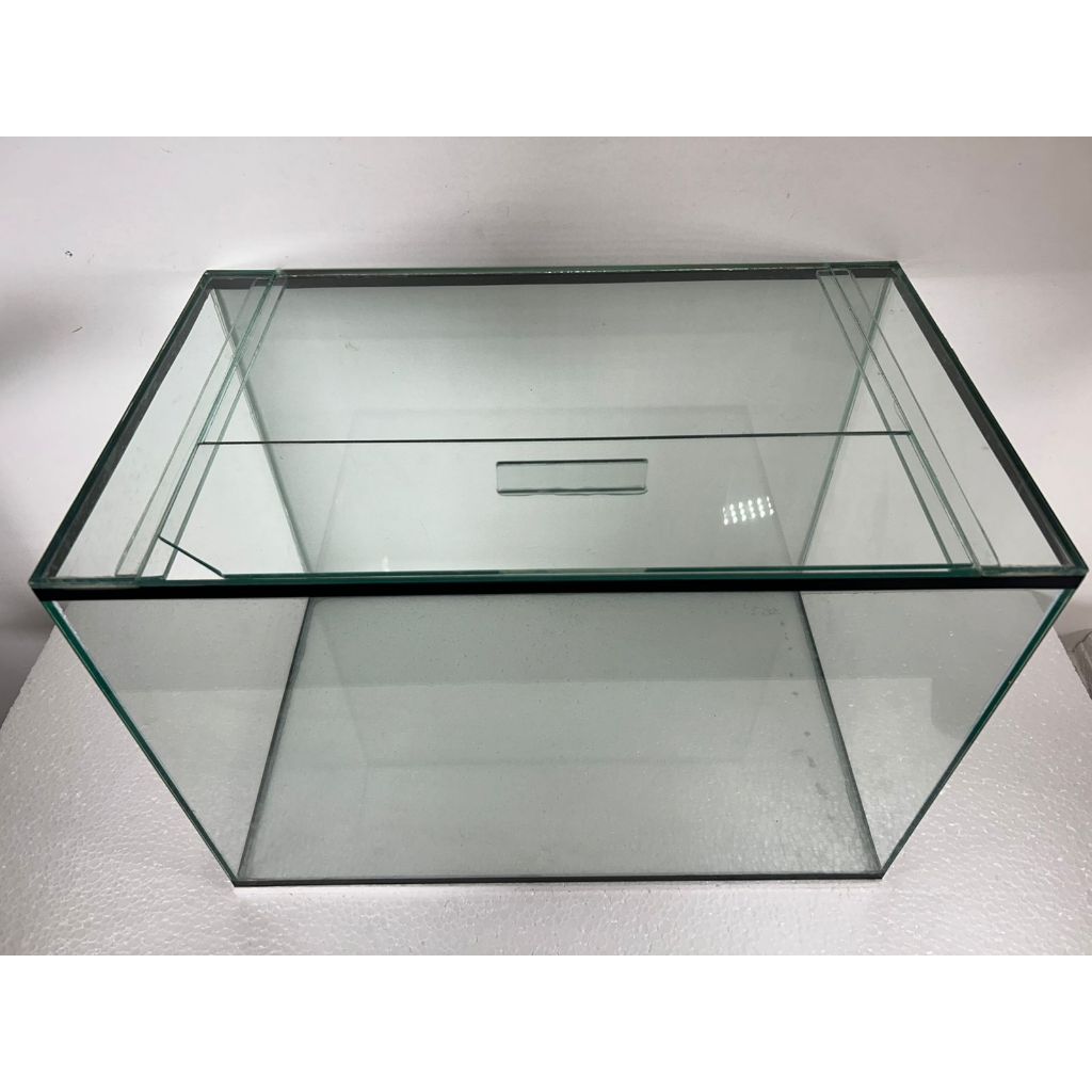 aquário grande e reforçado com trava 50 litros 50cmx30cmx35cm