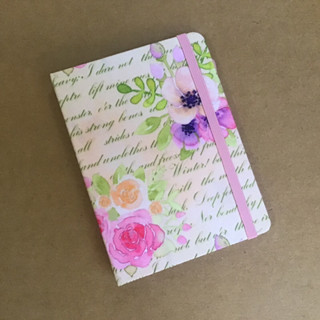 Capa para Kindle ESCOLHA O MODELO DE ACORDO COM O APARELHO - Temos tamanhos para Kindle 8, 10 e 11 geração; Paperwhite 7, 10, 11 e Signature Case Artesanal Manuscrito Florido