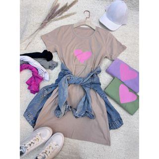 Moda Primavera/Verão: Vestido Feminino com Corações Rosa Estampados