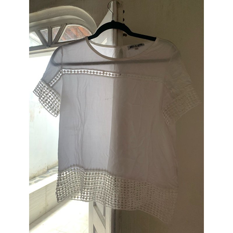 Camisa Branca Feminina com renda
