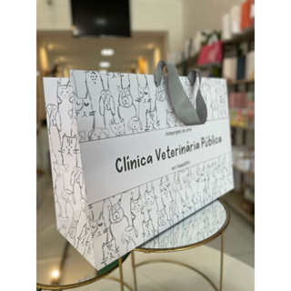 Kit com 15 Sacolas de Papel personalizadas com Alça Cetim ou Gorgorão (Indicada para Shopping, Lojas, Vestuário, Eletrônicos, Lembrancinhas, Presentes e Lancheiras)