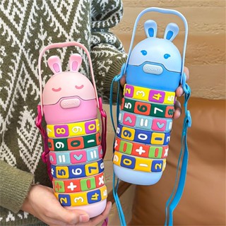 Garrafa Infantil Tabuada de Água 520ml c/ Canudo de Silicone para Criança c/ Alça Colorida Copo Garrafinha