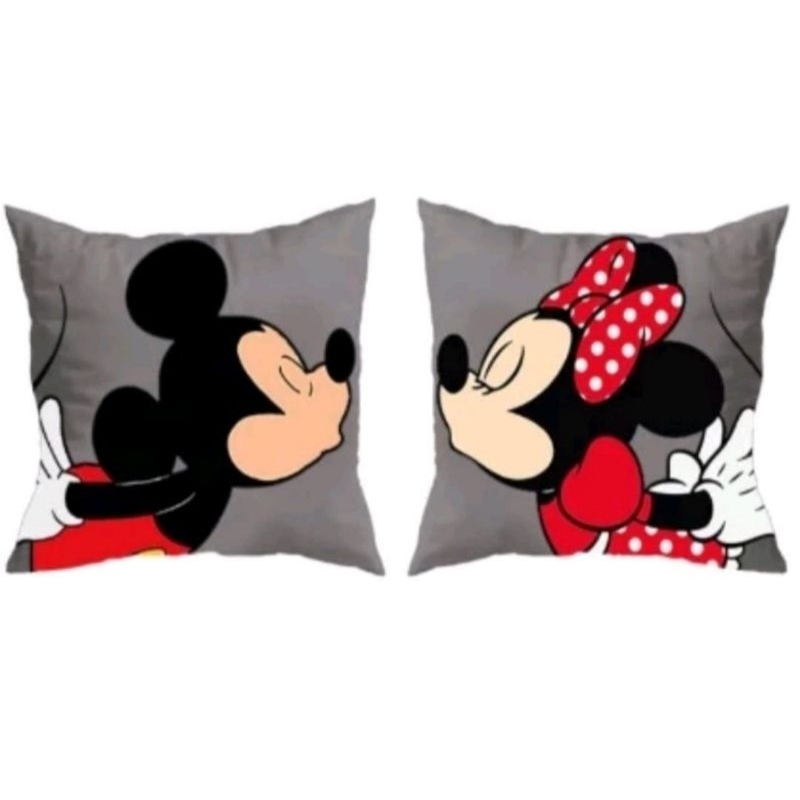 Kit com 02 Capas de Almofada ,Beijos Cor Cinza, Mickey e Minnie em Oferta na Shopee