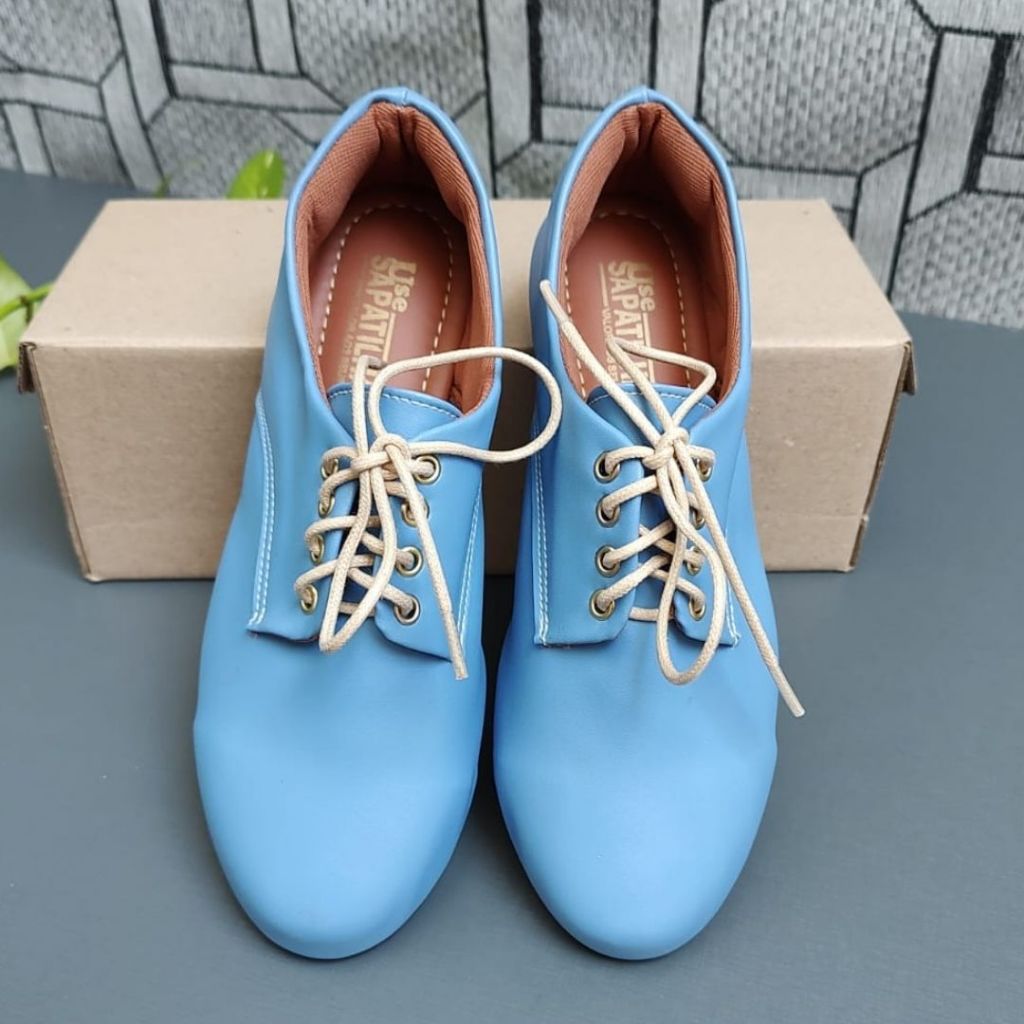Sapato oxford azul bico redondo