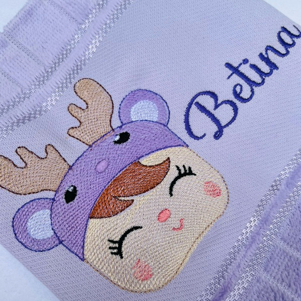 Toalha Bordada Personalizada com Nome Boneca Metoo Alce
