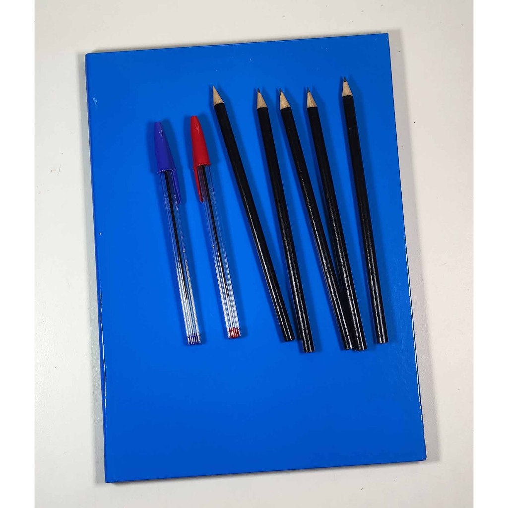 Kit  Caderno  Brochura Grande  Capa Dura 96 Folhas + 1 Caneta Bic Azul + 1 Caneta Bic Vermelha + 5 Lapis Preto HB-2