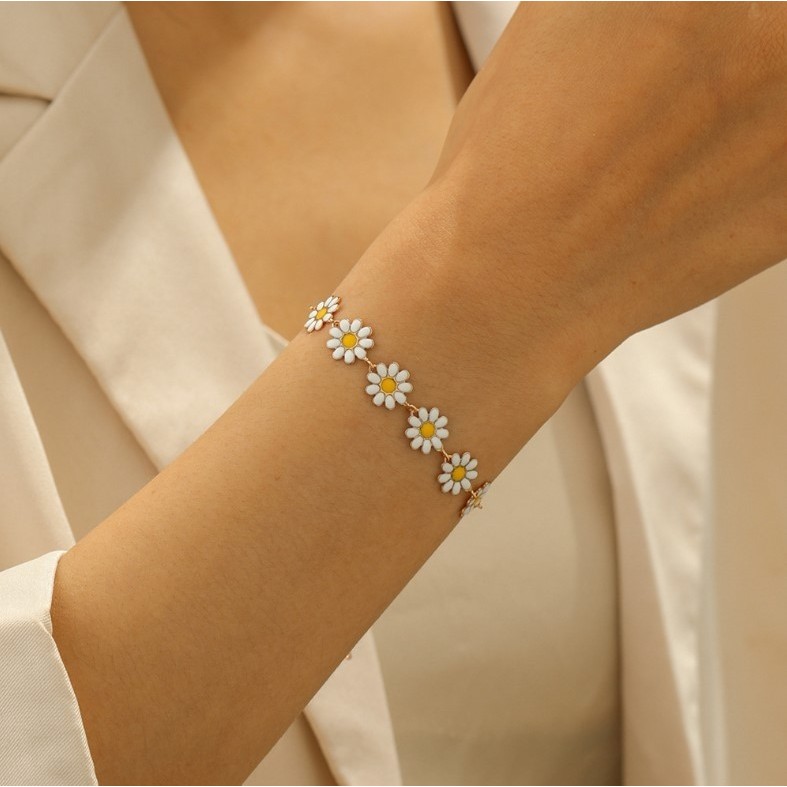 Pulseira florzinha folheado a ouro em Oferta na Shopee