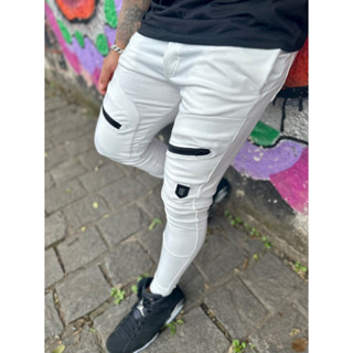 Calça moletinho com detalhe na frente em ziper