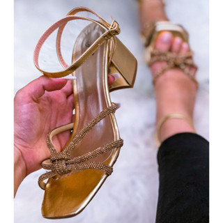 Sandália com Strass Colorido Dourado Salto Médio 6 Cm