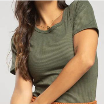 Blusa Feminina Blogueira Malha Canelada Manga Curta Gola Redonda Moda Feminina