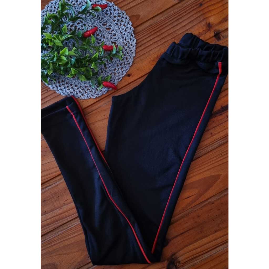 Calça Legging helanca PRETA com Friso Vermelho. Juvenil, adulto e plus size.
