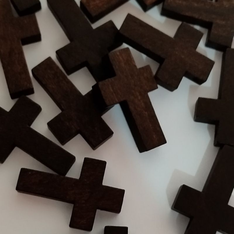 Pingente Cruz 23x30mm Em Madeira em Oferta na Shopee