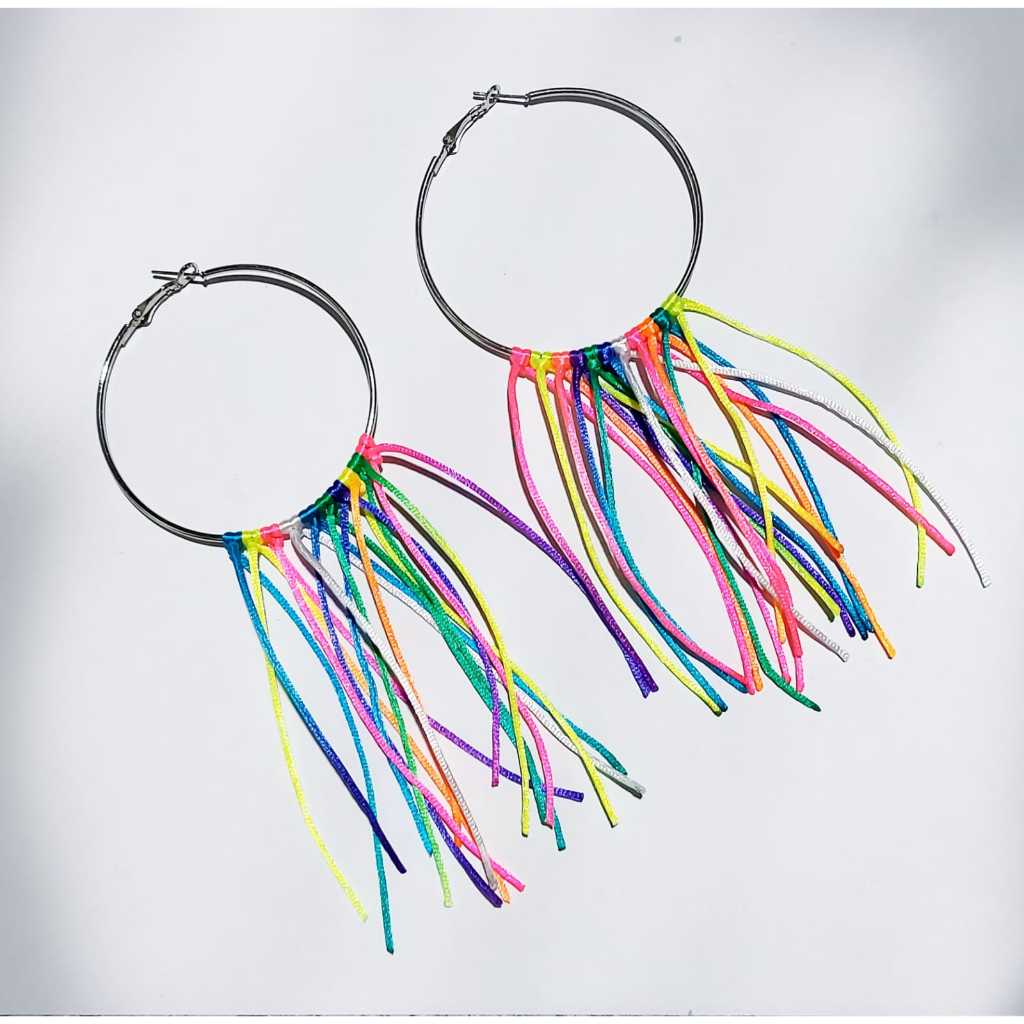 Argolas brincos coloridos festa carnaval bloquinhos femininos 2026