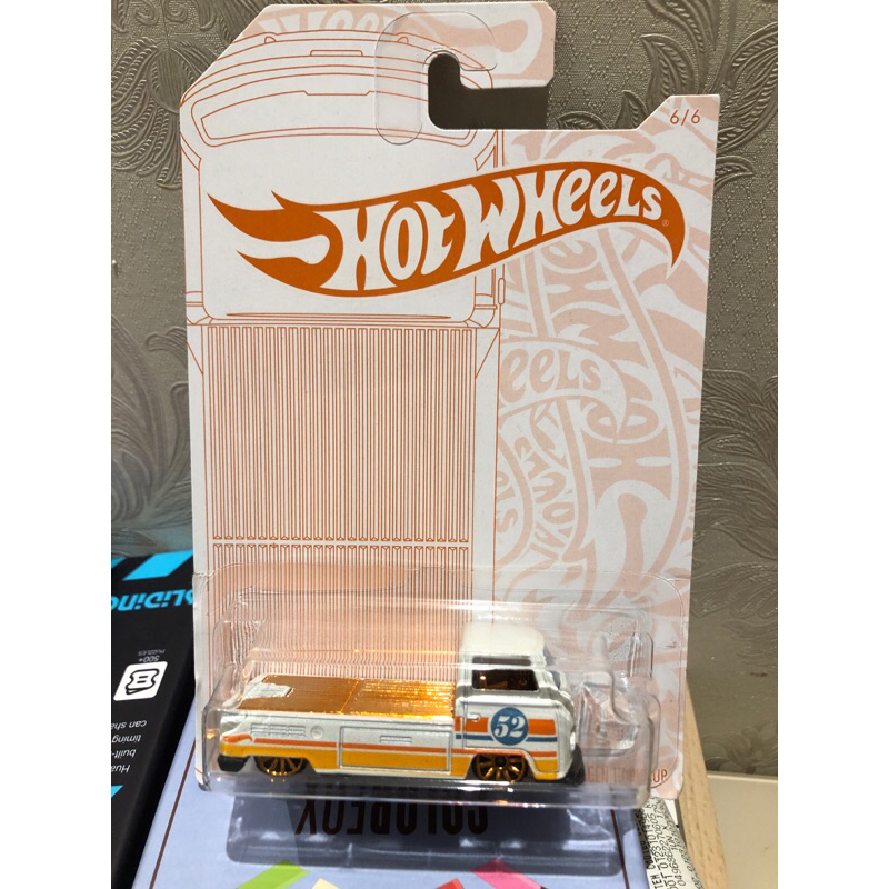Volkswagen T2 Pick-up - 52 anos Hot Wheels HW Caminhonete - GWJ54