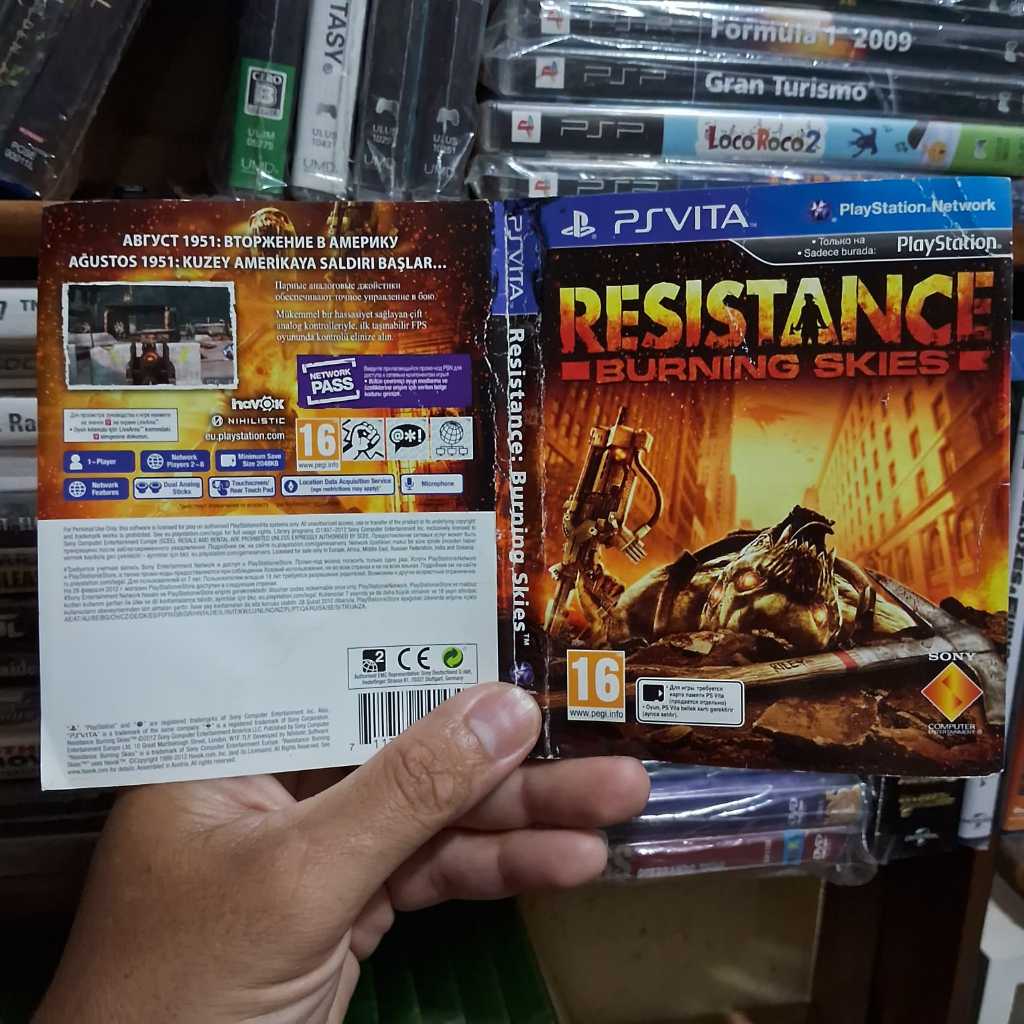 ENCARTE do Jogo Resistance Burning Skies | Ps Vita | Original. É APENAS O ENCARTE, NÃO ACOMPANHA O JOGO, NEM A CAIXINHA