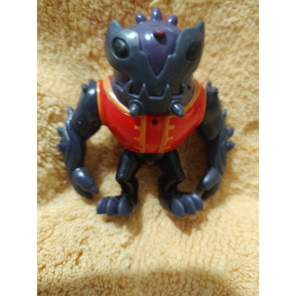 Boneco Ben 10 Solid Plugg Roxo e Vermelho 12cm
