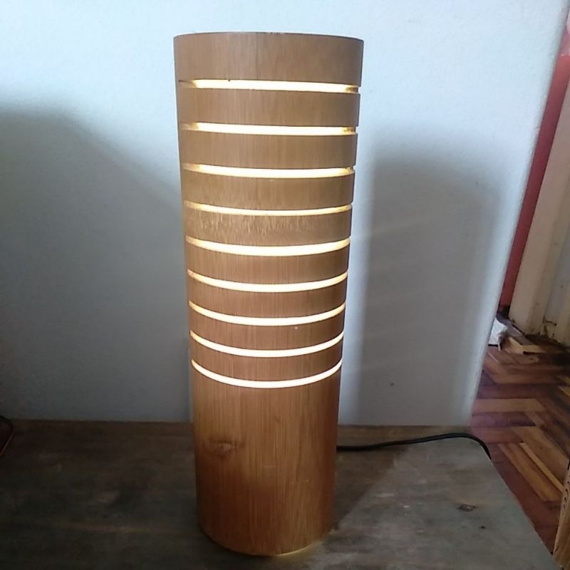 Imagem Iluminária artesanal feita de bambu para seu espaço Zen.