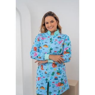 Jaleco Feminino Acinturado Estampado com Ziper com tema DINOSSAUROS - para pediatra, odontopediatra, psicologos, nutricionistas, medicina, enfermagem, fonoaudiologia, area da saude