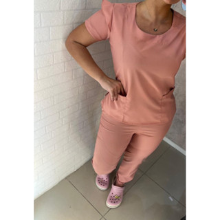 Scrub bata + calça Ruby - liso | COAT LAB Fardamentos