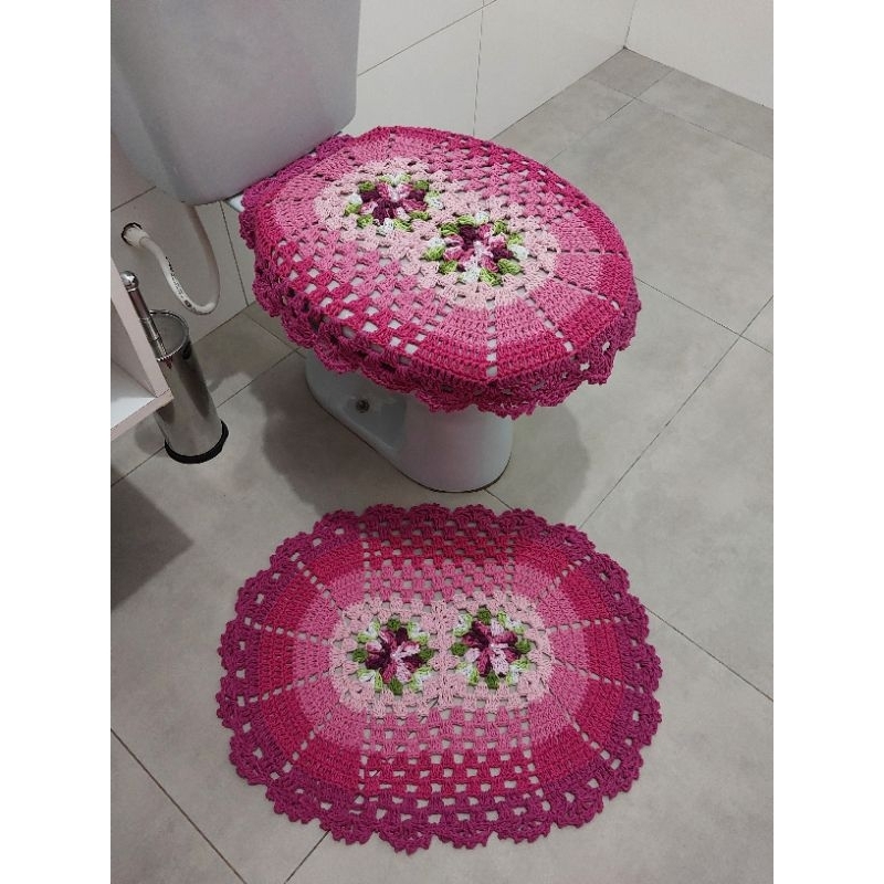 Kit de tapetes pra banheiro com 2 peças  em crochê