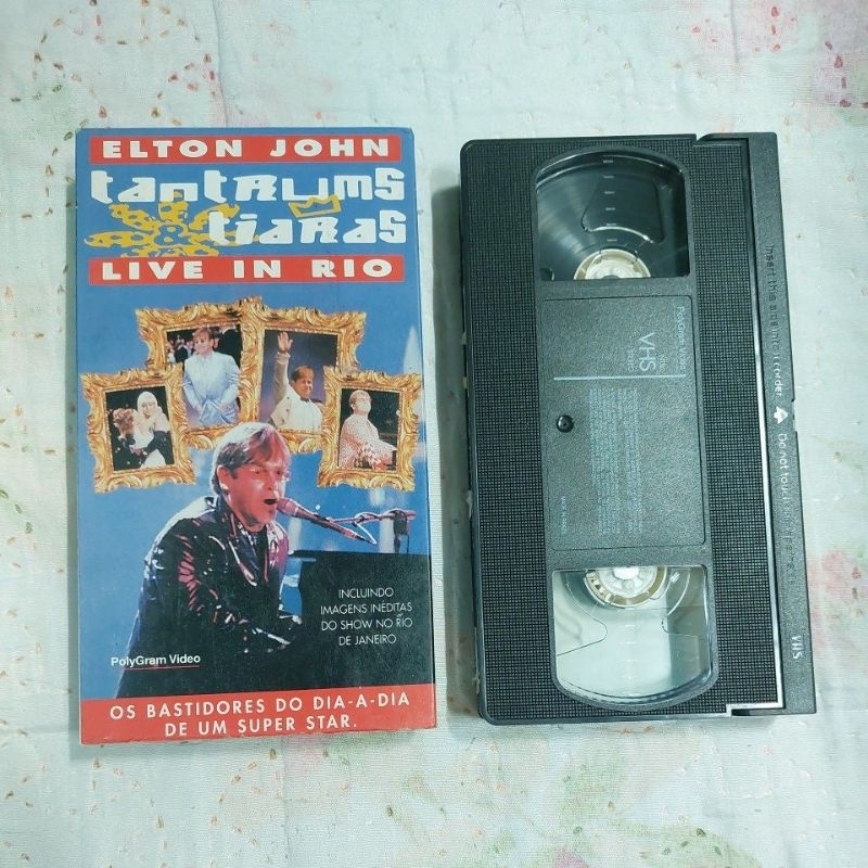 VHS Elton John - Trantrums and Tiaras (Ao Vivo no Rio)