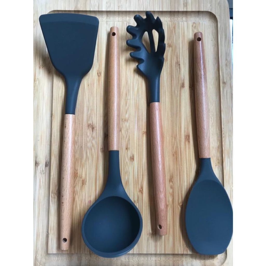 Kit 4 Peças Utensílios de Cozinha Preto - Espátula - Concha - Colher - Colher de Arroz de Silicone e cabo de Madeira