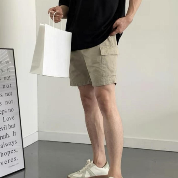 Short Cargo Sarja Masculina Com Cordão E Elástico Na Cintura Tem 5 Bolsos