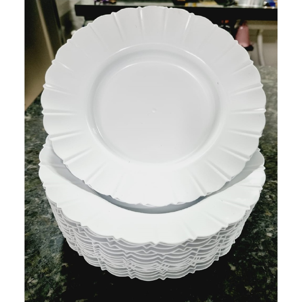 Kit 20 Pratos pétala em plástico branco redondo resistentes bonitos perfeitos para churrascos refeições festas aniversários Confraternização Reveillon Natal ano novo fácil de lavar
