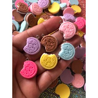 Pingente Bolacha em resina 27mm-10unid em Oferta na Shopee