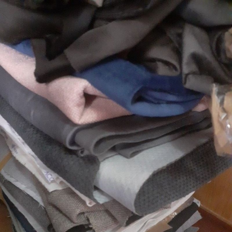 2 Kg Forro Base para tapetes  RETALHOS. Com Costuras .PRECISA SER DESCOSTURADAS. LER DESCRIÇÃO.