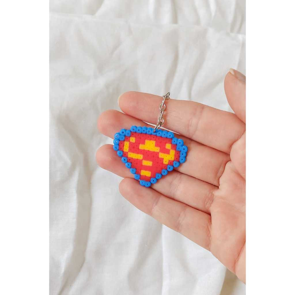 chaveiro simbolo superman super homem pixel art