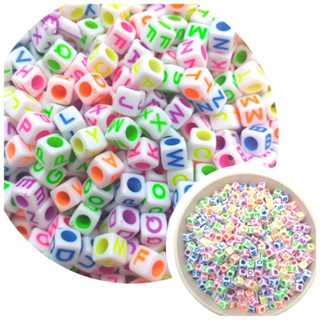 100Gramas miçangas de letras Alfabeto Dado Branco Letra Colorida Para Pulseiras