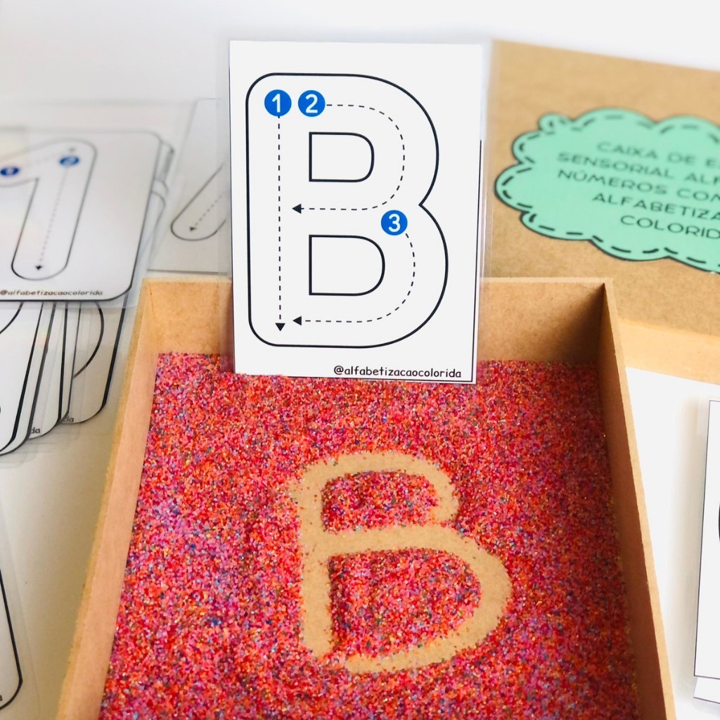 Caixa de Escrita Sensorial Números e Alfabetos com Setas
