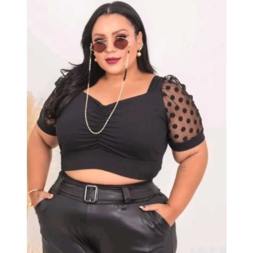 Cropped Plus Size Feminino Canelado com Tule Poá Manga Curta Princesa de Bolinhas Estilo Blogueira Varias Cores Modelo All Curve