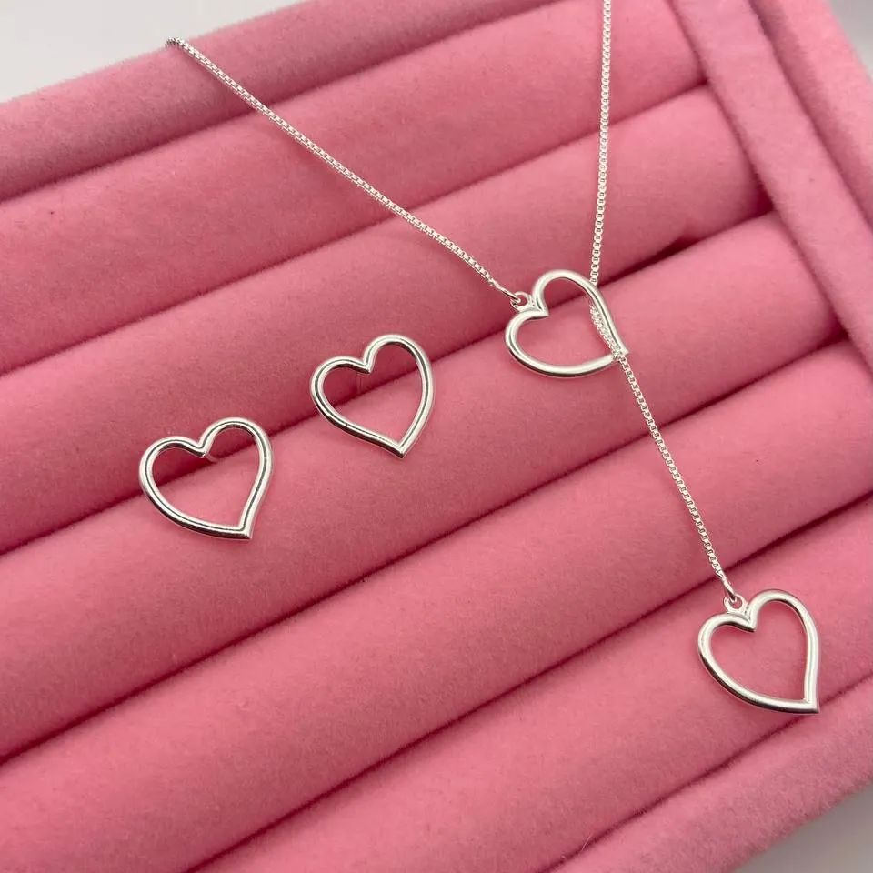 Conjunto Colar e brinco gravatinha de coração ajustável feminino folheado a prata925 e ouro18k