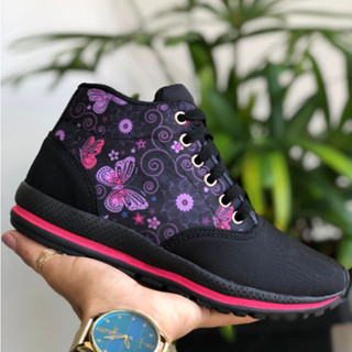 BOTA FEMINIMA LEVE E CONFORTÁVEL.
