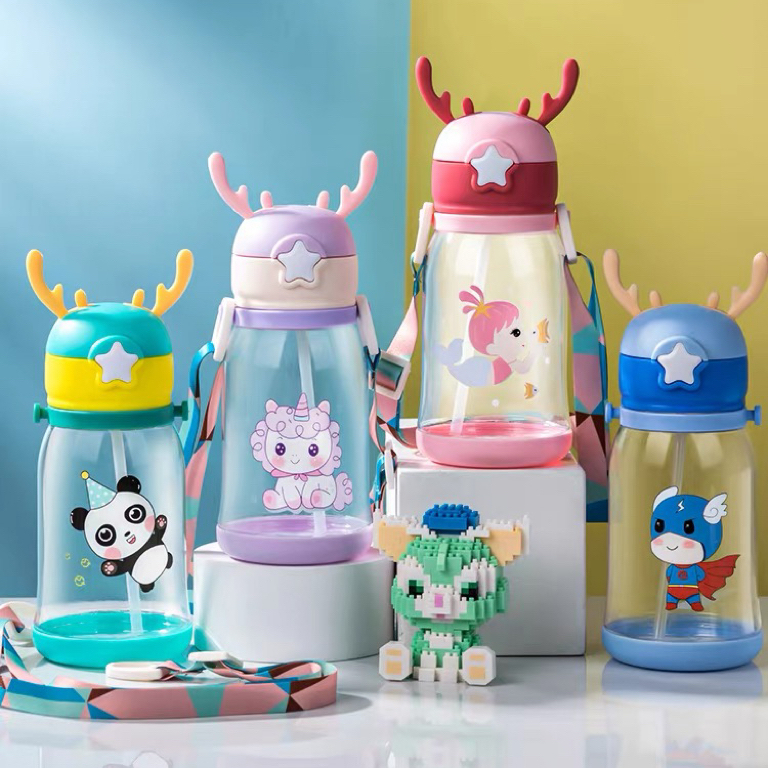 Garrafa Infantil Bebe Criança com Tampa e Canudo e Alça Chifre