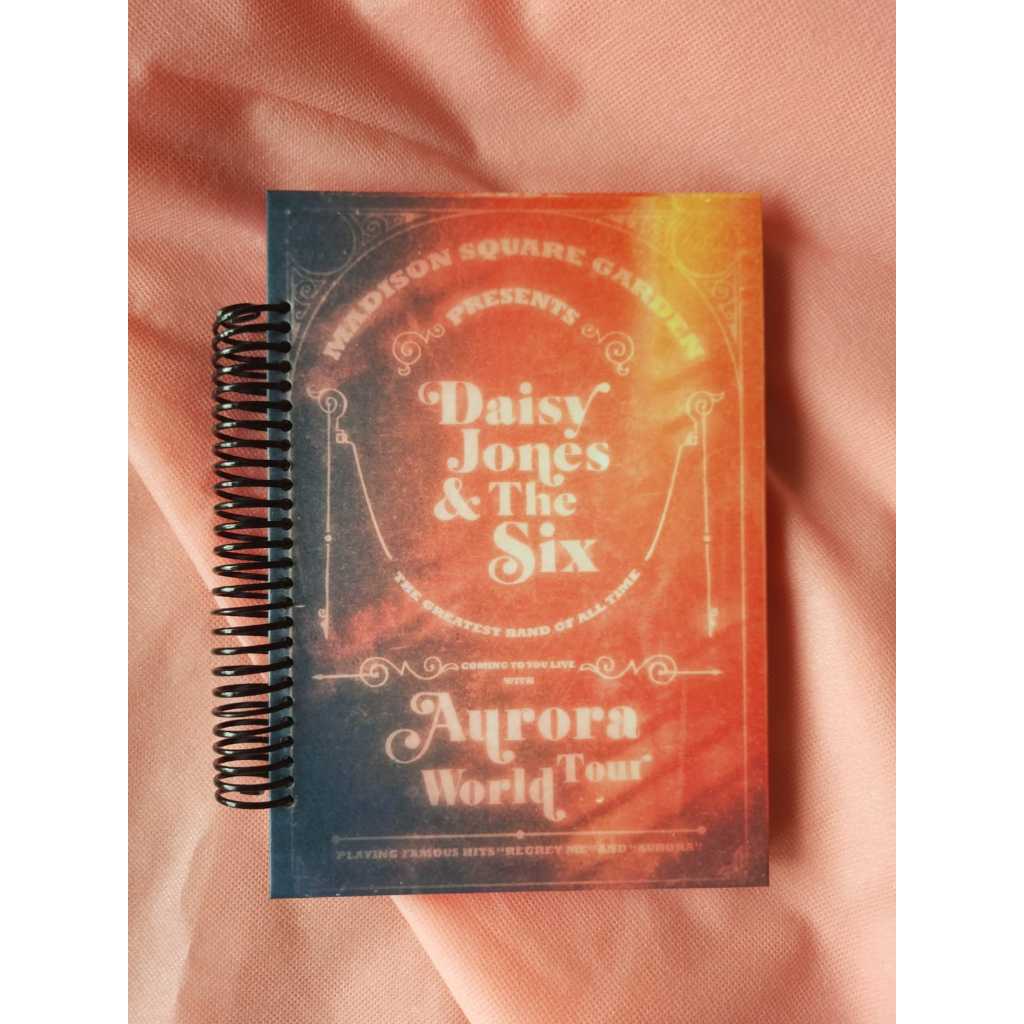 Caderno A5 baseado no livro Dayse Jones e The Six - 60 folhas Personalizadas