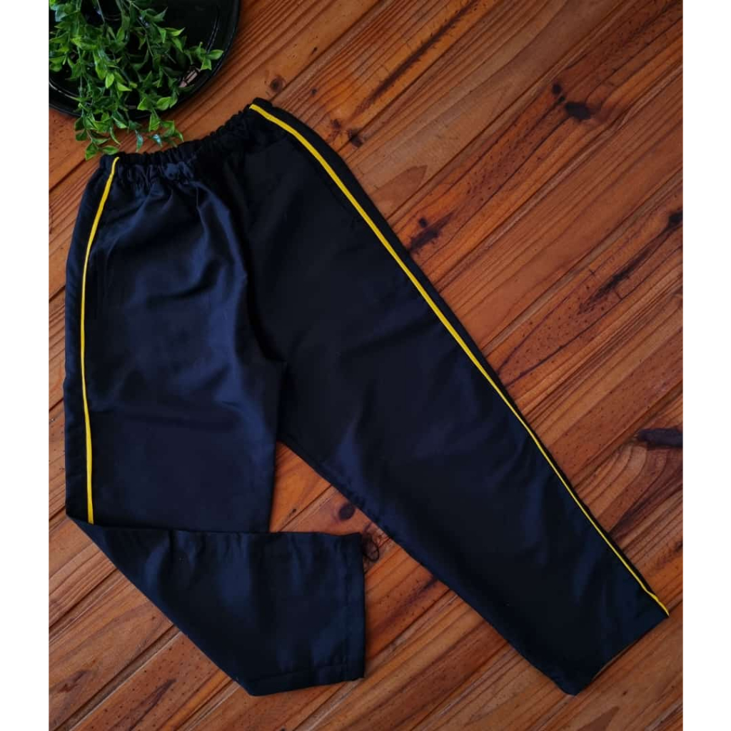 Calça tactel PRETA escolar com friso amarelo.Infantil, Juvenil, adulto e plus size.