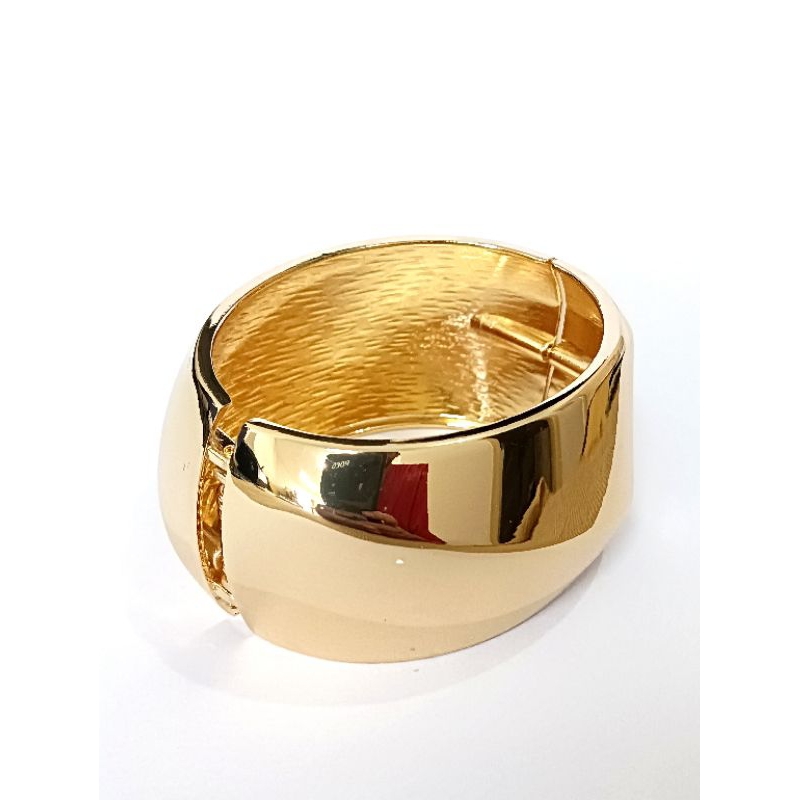Bracelete de Metal Feminino, acessório tendência, para compor qualquer look, desde o contemporâneo quanto ao moderno.
