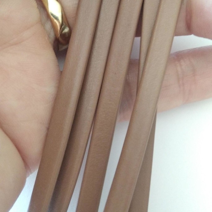 Tira de Couro Legitimo Couro Natural Tira 0,5cm Marrom Marronzinho Liso Cor Nude Couro para Bijuterias, Artesanato, Pulseiras e Bolsas