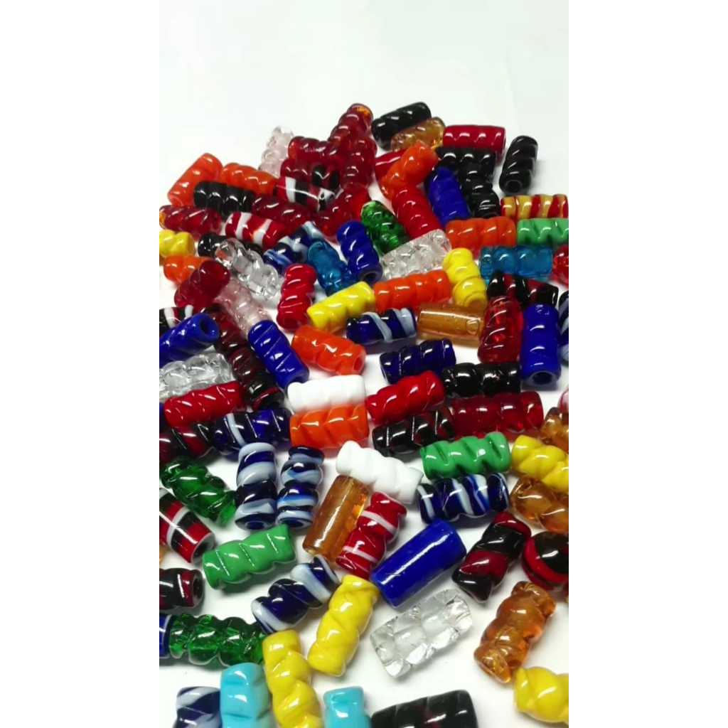 Firma de murano TORCIDAS tamanho  2,3 cm x 1,3 cm em Oferta na Shopee