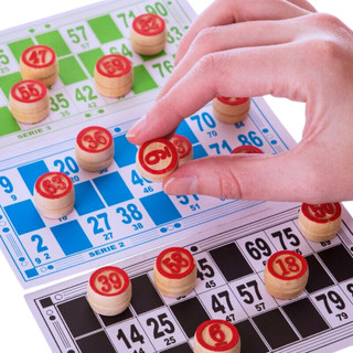 JOGO BINGO 90 PEÇAS NUMERADAS DE MADEIRA + 48 CARTELAS NUMERADAS (138 PEÇAS)