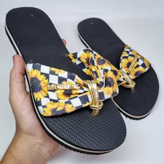 Chinelo Feminino Com Estampas Diversas Girassól, Flor e Colorido QE