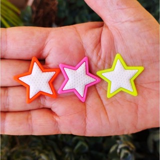 Kit Pin Crocs Jibbitz Fofo Estrelas Neon