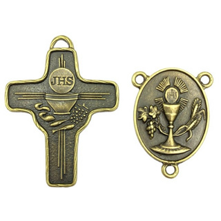 10 Pingente Entremeio Eucaristia + 10 Crucifixo JHS Ouro velho em Oferta na Shopee